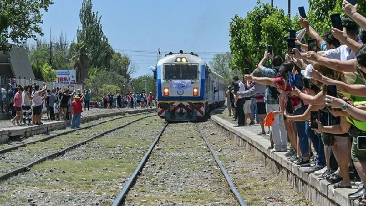 Llegó a Mendoza después de 30 años el primer servicio regular de tren de pasajeros