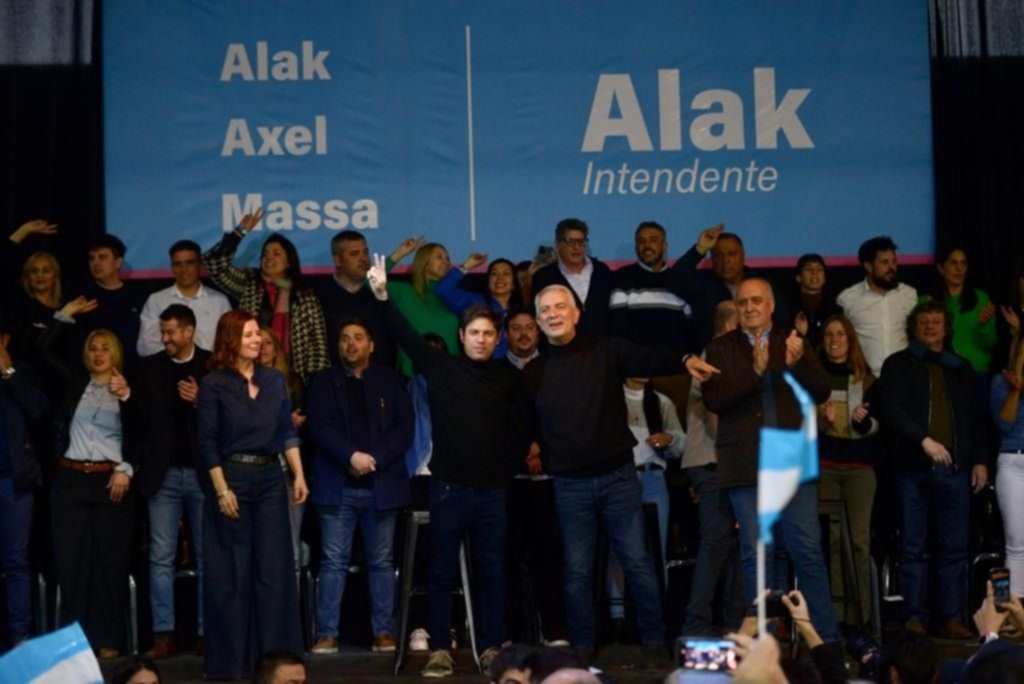 «La Plata tiene que salir del estado decadencia y desastre que hoy se encuentra», Julio Alak lanzó su candidatura a intendente con fuerte respaldo del gobernador Kicillof