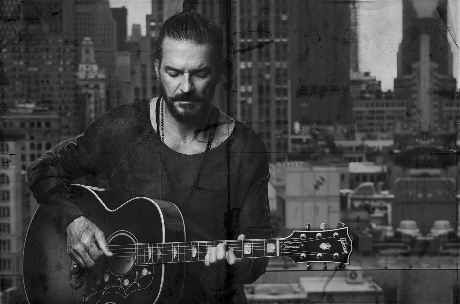 A puro éxito, Arjona agrega un nuevo show en Argentina en el marco de su gira «Blanco y Negro»