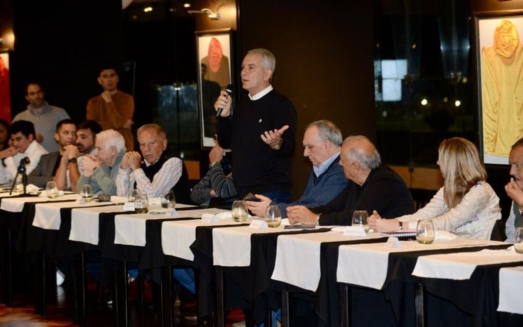 Alak recibió el apoyo de 85 gremios para su candidatura