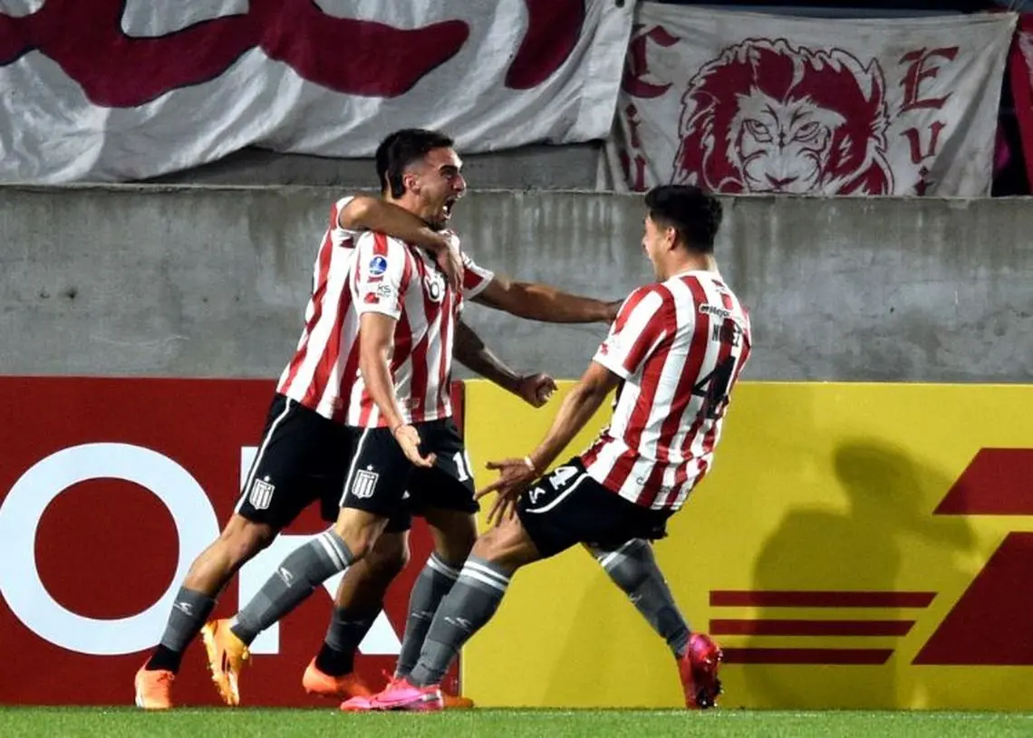 Estudiantes de La Plata arrolló a Barcelona de Guayaquil y se metió en octavos de final de la Copa Sudamericana