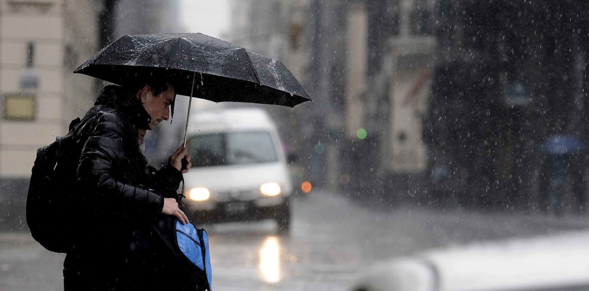 Rigen alertas por vientos fuertes para el noreste y por tormentas en la provincia de Buenos Aires