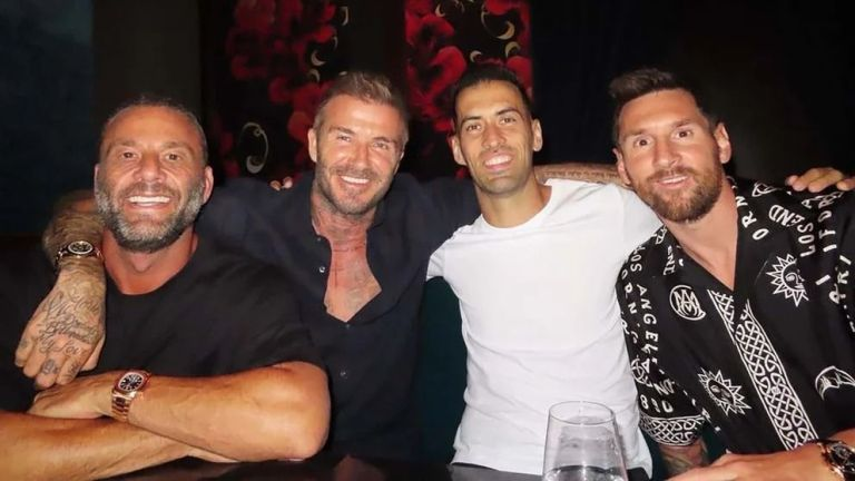 Fotos: la salida de Lionel Messi y Antonela Roccuzzo con David y Victoria Beckham