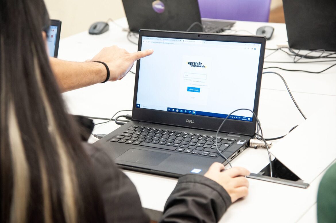 Estudiantes bonaerenses podrán inscribirse en “Aprendé Programando”, un programa que ofrece conocimientos de programación y tecnología