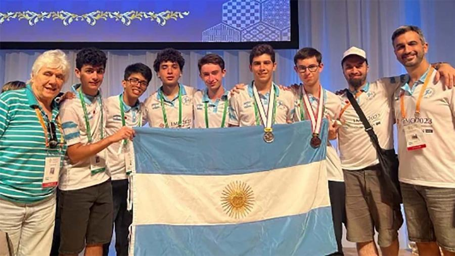 Dos estudiantes argentinos ganaron plata y bronce en la Olimpiada Internacional Matemática en Japón