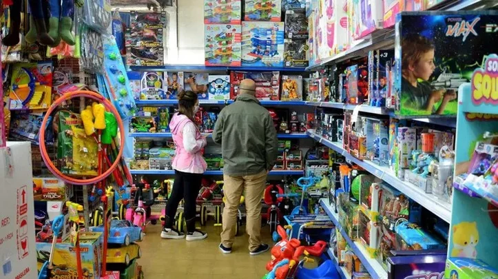 Incorporan al Ahora 12 la venta de juguetes en supermercados