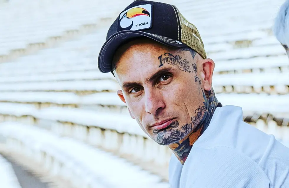 «Ke Personajes», juntó un camión lleno de juguetes por el Día del Niño y salió a repartirlos a los barrios de su ciudad