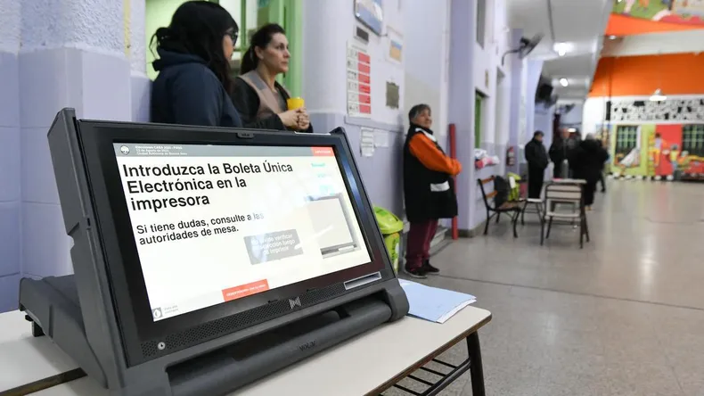 Por decreto, el Gobierno porteño anuló el voto electrónico y habrá elecciones en boletas de papel