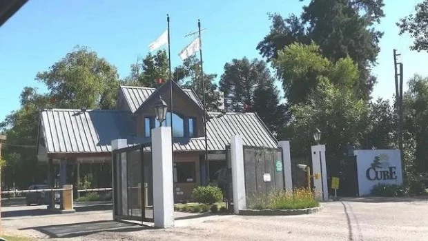 Un alumno hirió a una maestra cuando quiso atacar a una compañera con un machete