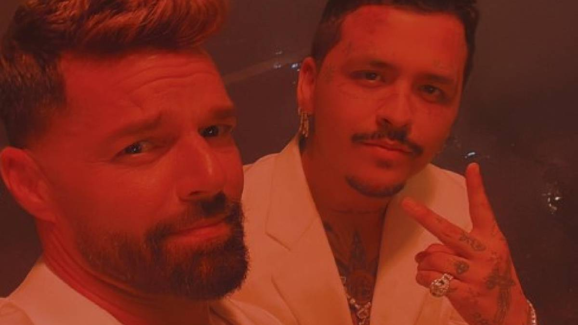 Ricky Martin con nueva versión de «Fuego de noche, nieve de día» con el mexicano Nodal