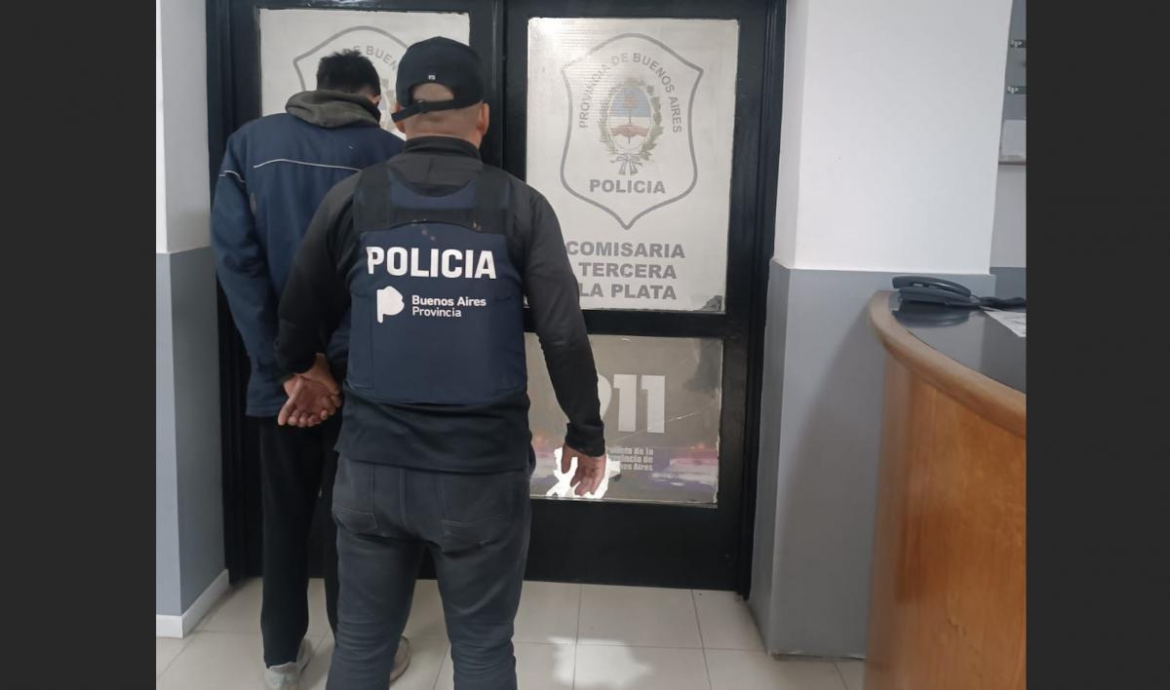 Los Hornos: salía a robar con mochilas de Rappi y cayó detenido