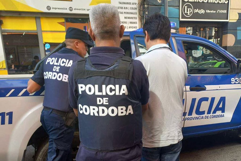 Detienen a un policía, a un escribano y a otras ocho personas por fraudes inmobiliarios en La Plata