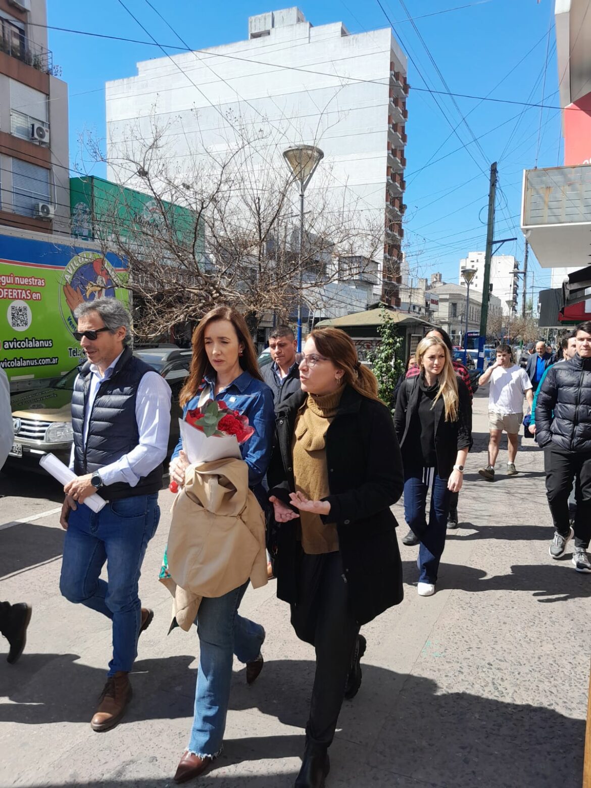 Lomas de Zamora: La candidata a Vicepresidente de la Nación y Diputada Nacional por La Libertad Avanza, Victoria Villarruel quien recorrió el distrito junto a la Diputada Provincial Constanza Moragues