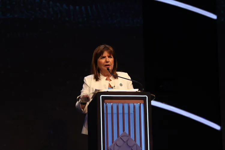 Bullrich: «El país necesita terminar de emitir de una vez y para siempre»