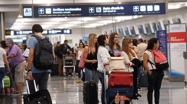 Cancelaciones en Aeroparque y más de 3.700 pasajeros afectados por una medida gremial de Intercargo