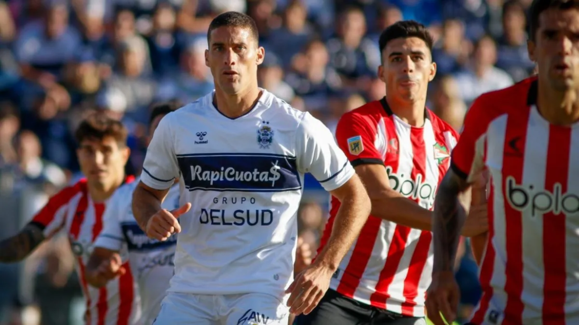Estudiantes y Gimnasia juegan el clásico platense con prioridades diferentes