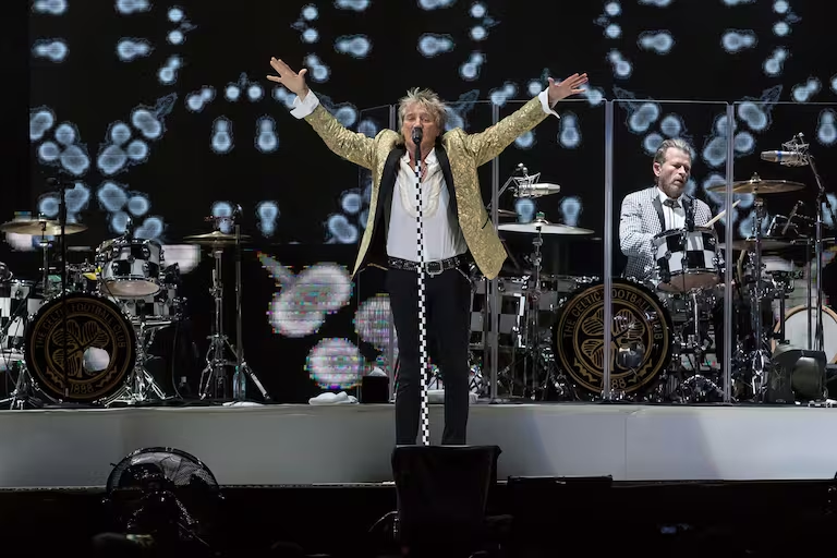 Rod Stewart en GEBA: el anfitrión ideal para una noche de brillo, glamour y grandes éxitos