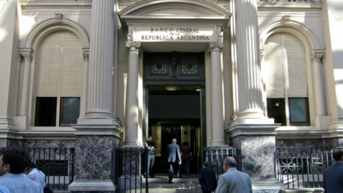 Disparada del dólar: bancos le pidieron US$ 125 millones al BCRA para cubrir demanda