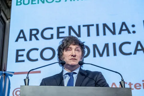 Presentaron una denuncia penal contra Milei por su llamado a no renovar plazos fijos en pesos