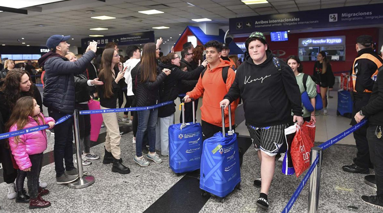 Regresaron a Argentina 54 de los 200 alumnos secundarios varados por la guerra en Israel