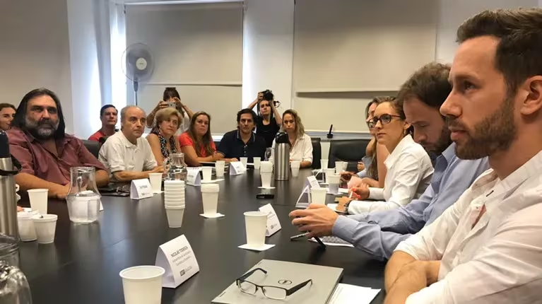 Gobierno bonaerense y docentes vuelven a reunirse hoy para buscar un acuerdo salarial