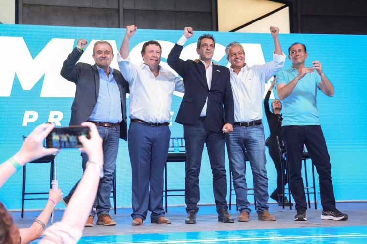 Massa llamó a «abrazar» a cada argentino que está en duda y sumó respaldos de Weretilneck y Figueroa