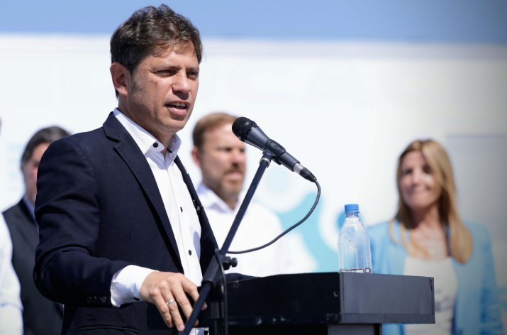 Kicillof encabezó la presentación de los Centros Socioeducativos y Comunitarios Móviles
