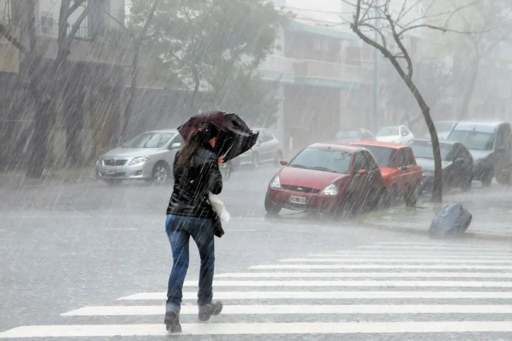 Se activó protocolo de prevención y «alerta amarilla» por precipitaciones fuertes en La Plata