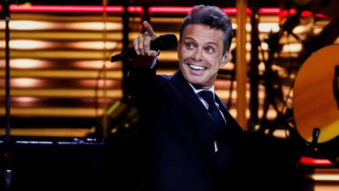 Luis Miguel demandado por evadir las audiencias de la manutención de sus hijos