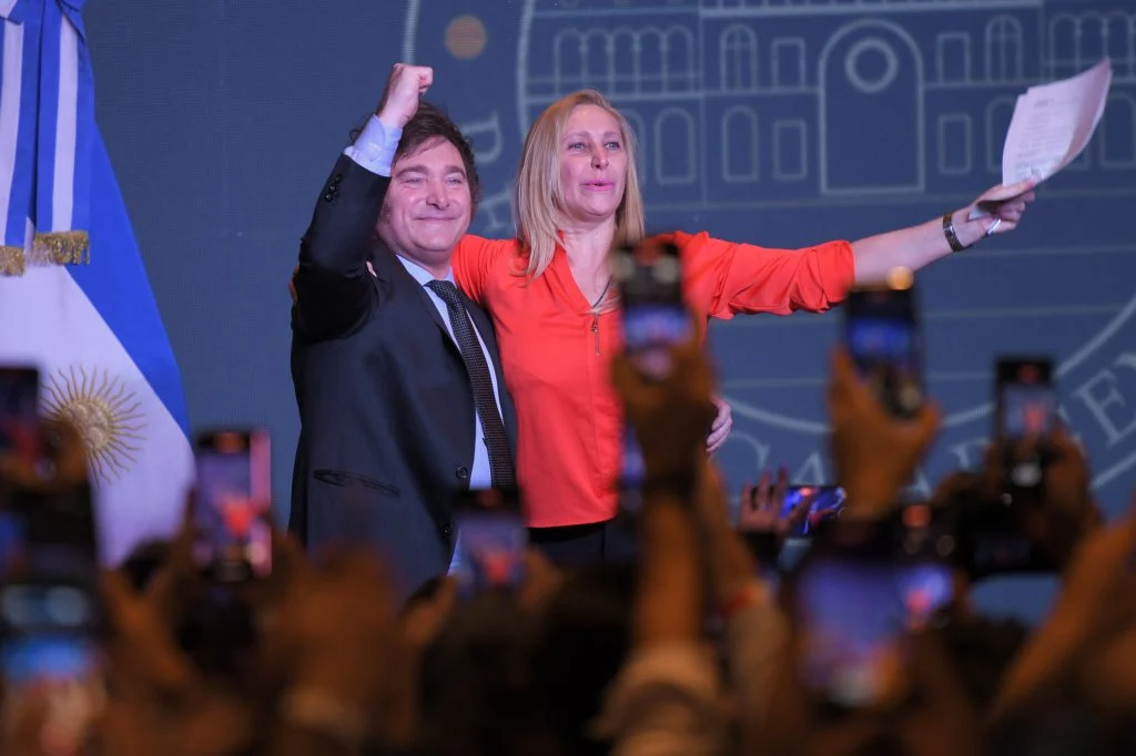 LLA revirtió resultados de primera vuelta y volvió a pintar el país de violeta