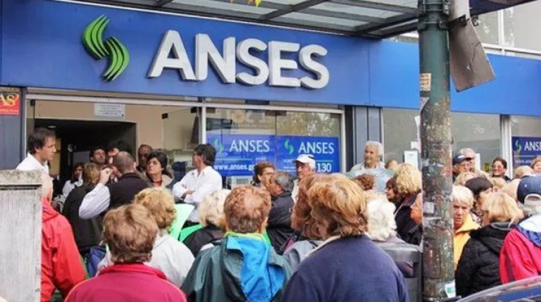 Oficializan refuerzo de $ 55.000 en diciembre para quienes cobran la jubilación mínima