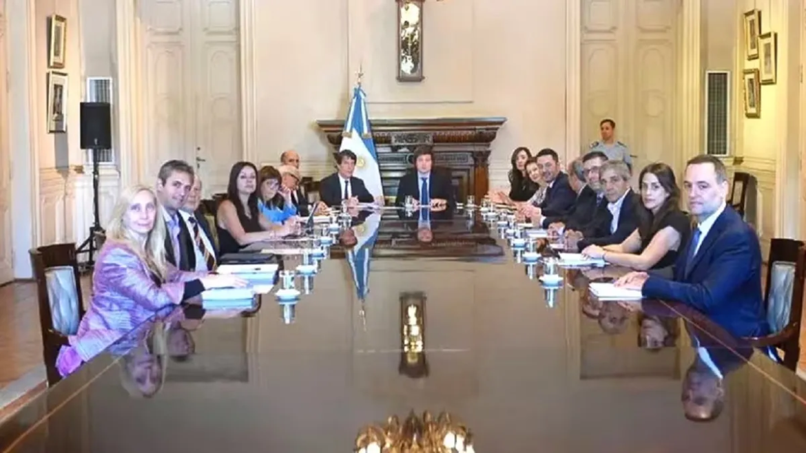 Milei encabeza hoy la tercera reunión de Gabinete y habrá nueva conferencia de Adorni