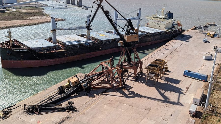 Verificarán el canal de acceso al puerto de Bahía Blanca, que sigue sin operar tras el temporal