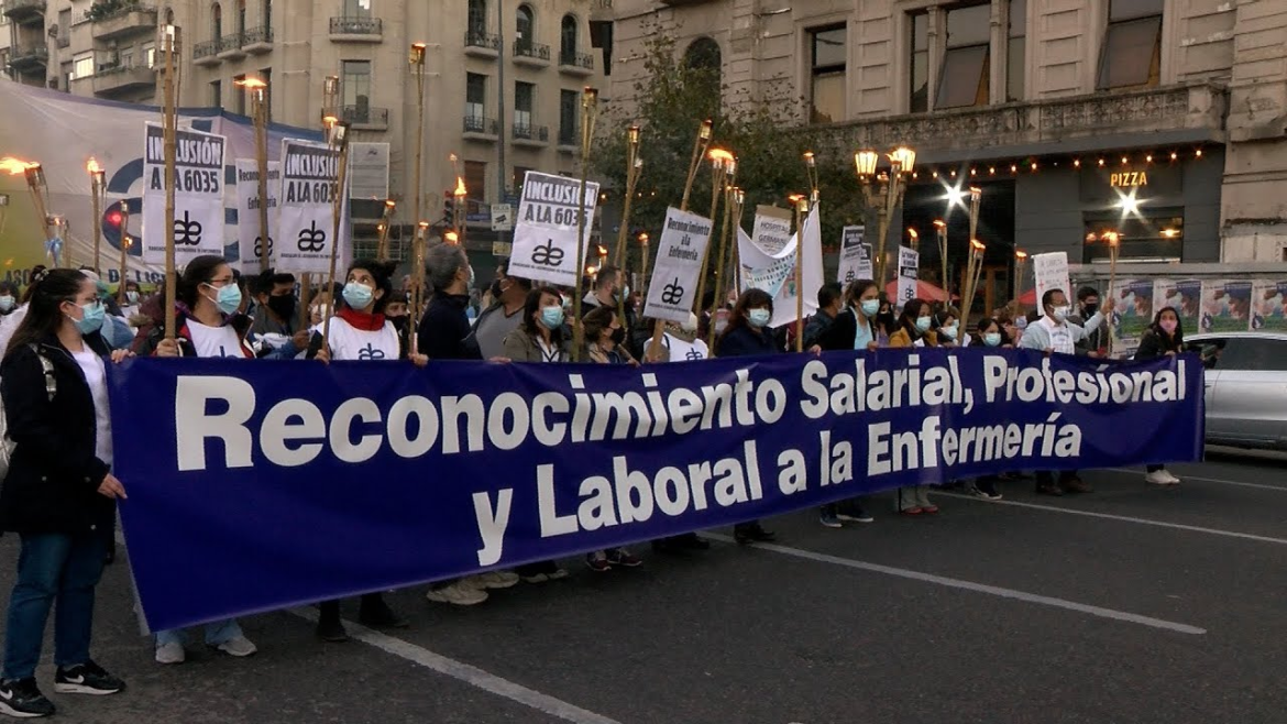 Sindicatos de enfermeros marchan mañana con antorchas para reclamar reconocimiento profesional