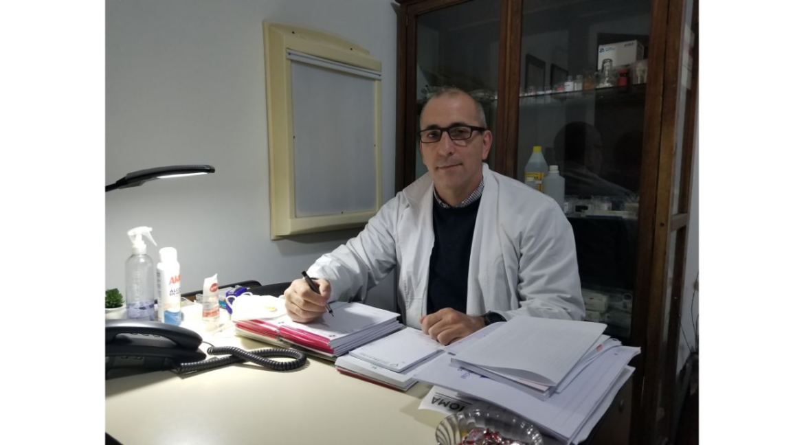 Víctimas de ginecólogo denunciado por abusos reclaman al Colegio Médico su inhabilitación