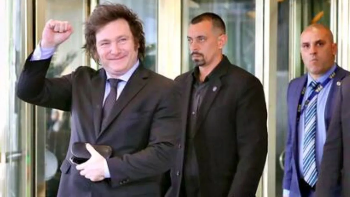 Milei se reúne con integrantes de su futuro gobierno en el hotel Libertador