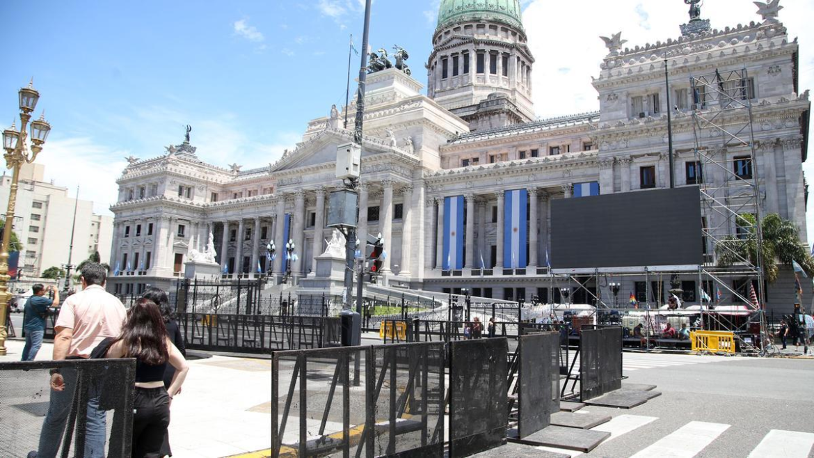 Llegan los primeros simpatizantes de Milei al Congreso para participar de la asunción