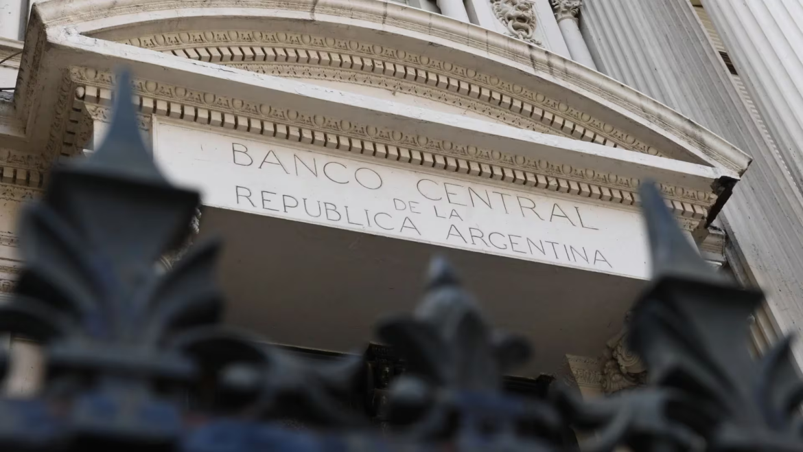 Las operaciones de compra de dólares en el mercado cambiario requerirán autorización del BCRA