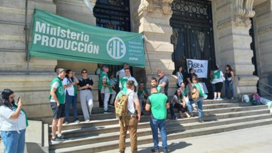 El Gobierno de Santa Fe dejó cesantes a 191 trabajadores y ATE va a la Justicia