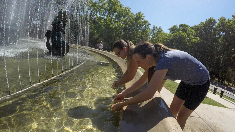 Rigen alertas rojos, naranjas y amarillos por calor extremo en 20 provincias