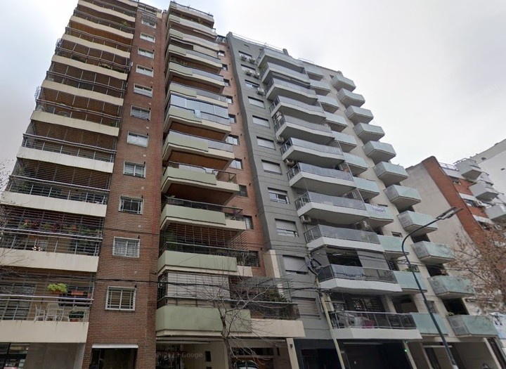 Trepó dos pisos para robar un departamento, se llevó un monopatín y lo capturaron con dos cómplices