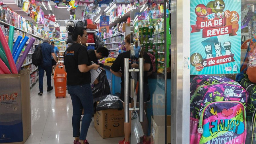 Las ventas minoristas se desplomaron un 13,7% en diciembre y fue el mayor caída desde la pandemia