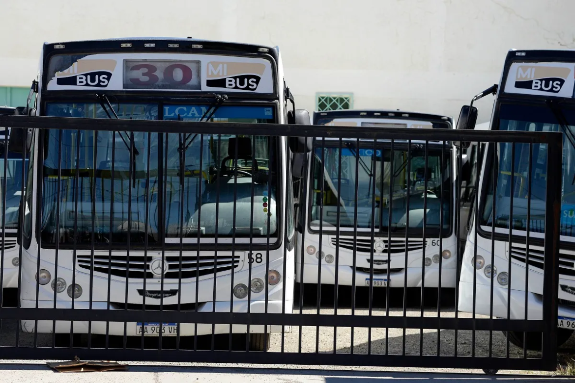 Bariloche sin servicio de transporte público: tercer día de paro de colectiveros