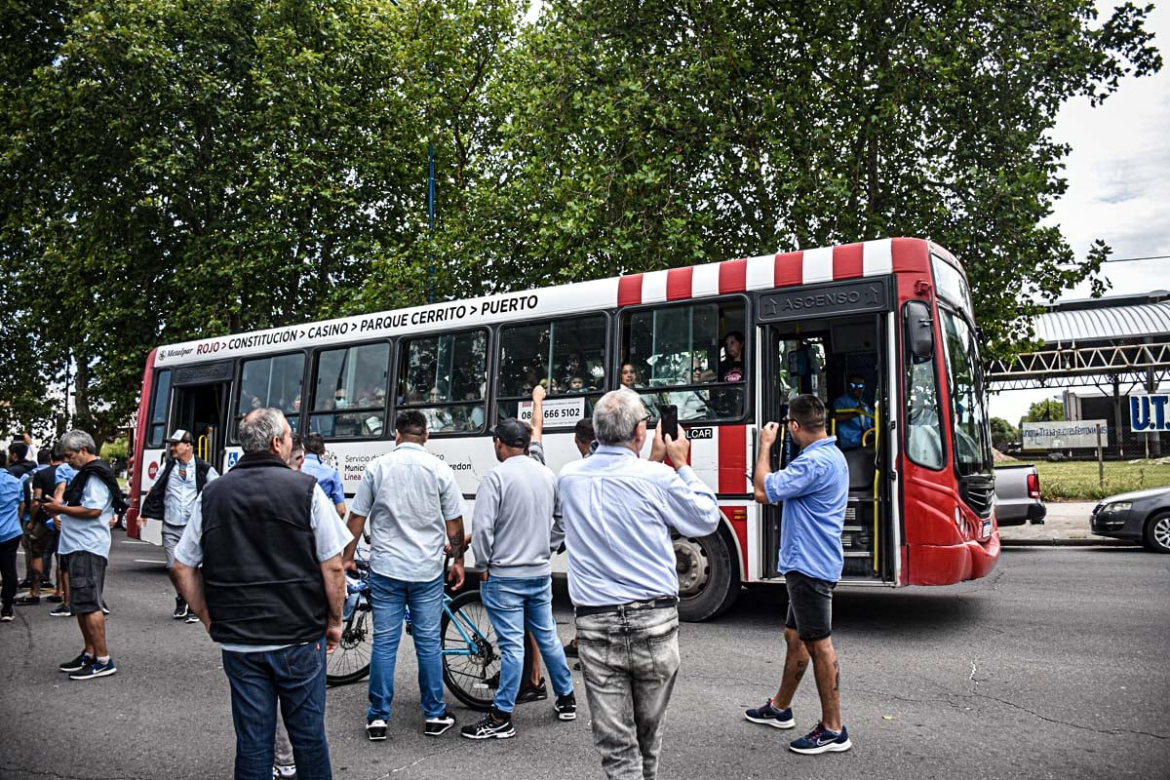 Paros de colectivos interrumpen el servicio en el oeste del GBA, en Mar del Plata y en Bariloche