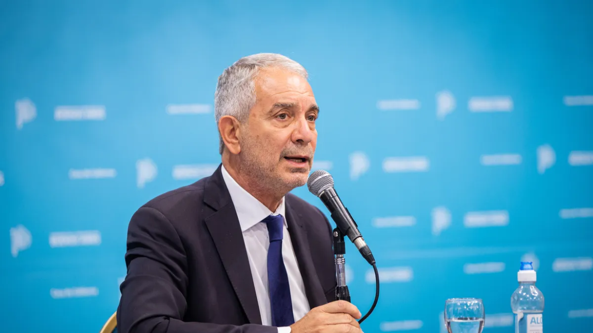 Alak denuncia graves irregularidades en la administración anterior de la municipalidad de La Plata