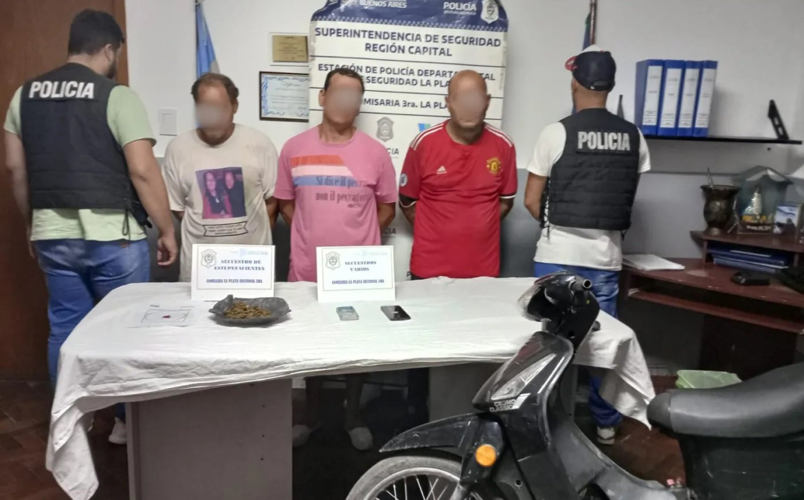 La policía detuvo a tres hombres que secuestraron, golpearon y abusaron de una mujer en Los Hornos