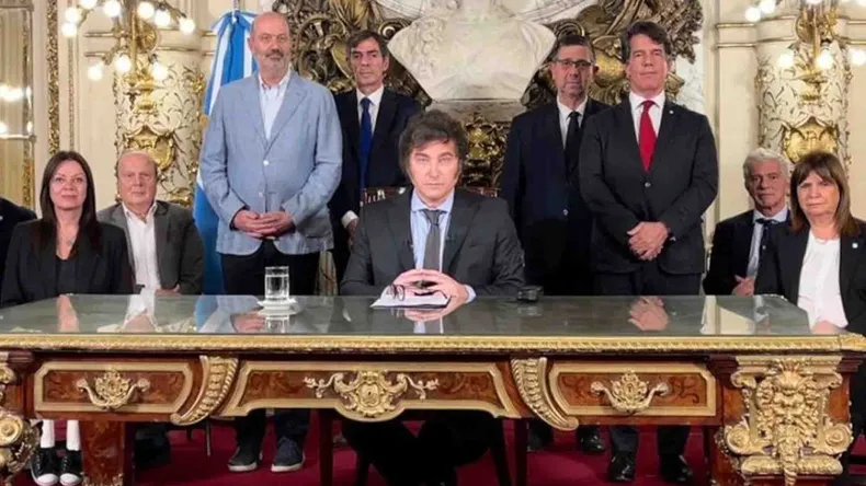 Milei reúne al gabinete para repasar la gestión y analizar el dictado de nuevos decretos