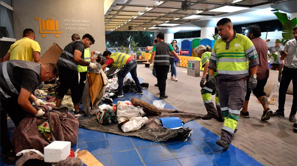 Desalojan a 19 personas en situación de calle que dormían en el Aeroparque