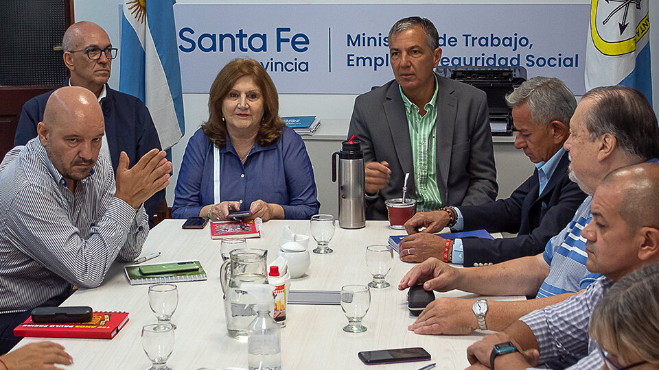 Docentes de Santa Fe se movilizan en el primer día de paro y esperan una nueva oferta del Gobierno