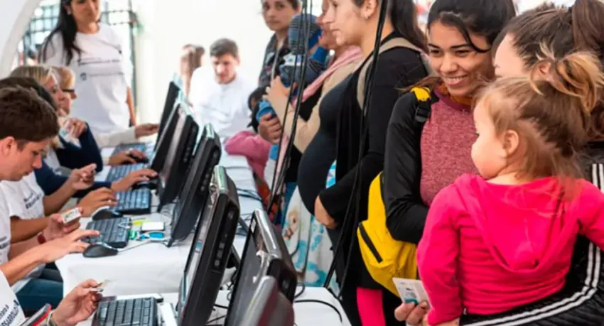 Reducen los topes de ingresos para percibir asignaciones familiares